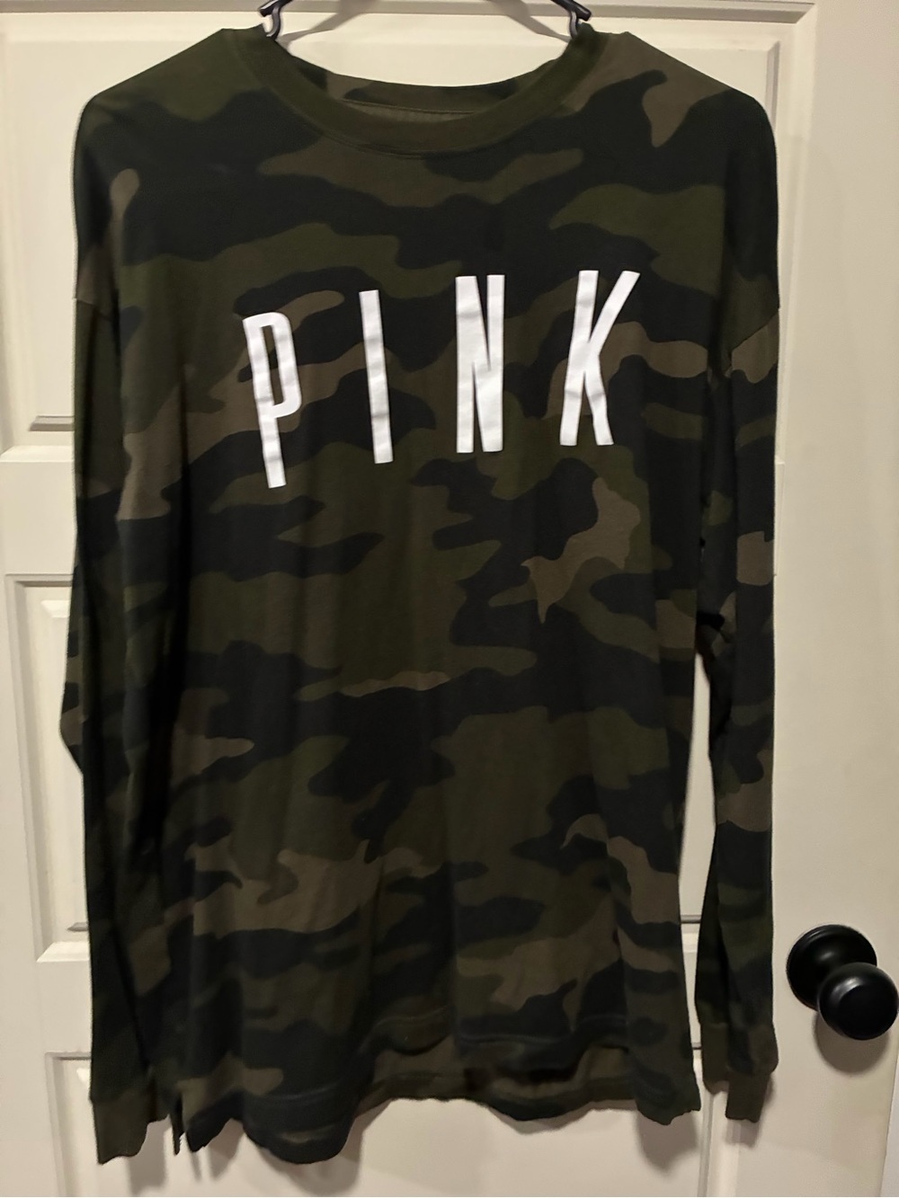 PINK Victoria's Secret women’s  Long-Sleeve Crew Neck Camo T-shirt